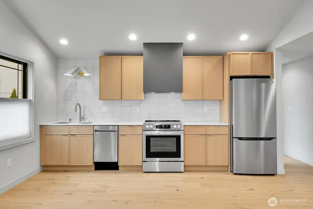 $2,950 | 304 Daley Street, Edmonds, WA 98020