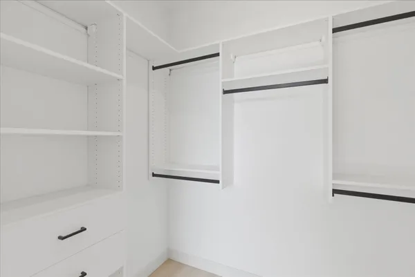 $2,420 | 948 West Sunnyside Avenue, Unit 201, Chicago, IL 60640