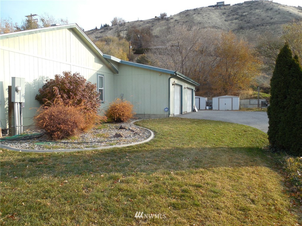 1505 Lower Monitor Road Wenatchee, WA 98801 - Photo 2 of 18 Gallery Image 2