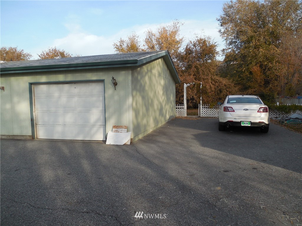 1505 Lower Monitor Road Wenatchee, WA 98801 - Photo 3 of 18 Gallery Image 3