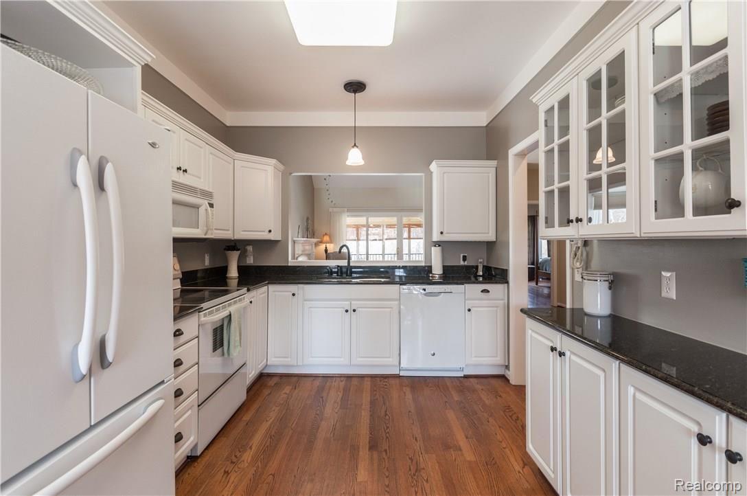 6594 Steeple Ridge Clarkston, MI 48346 - Photo 6 of 32 6594 Steeple Ridge-15.jpg