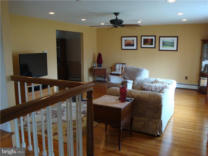 234 Mallard Road Holland, PA 18966 - Photo 2 of 25 Living Room