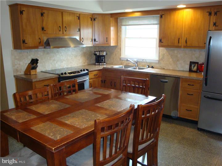 234 Mallard Road Holland, PA 18966 - Photo 5 of 25 Kitchen