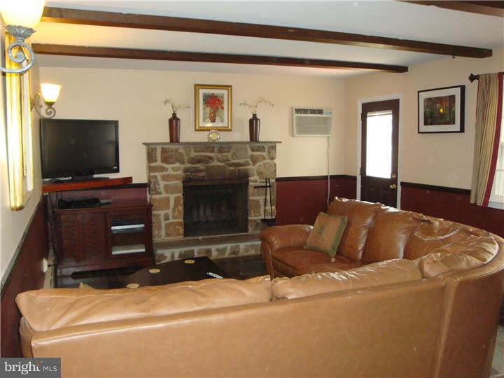 234 Mallard Road Holland, PA 18966 - Photo 9 of 25 Family Room