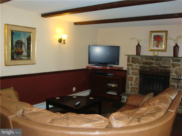 234 Mallard Road Holland, PA 18966 - Photo 10 of 25 Family Room