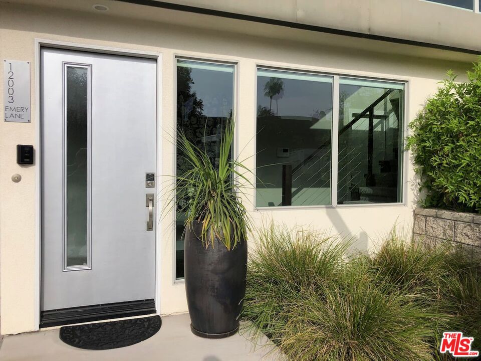 12003 Emery Lane Valley Village, CA 91607 - Photo 3 of 22