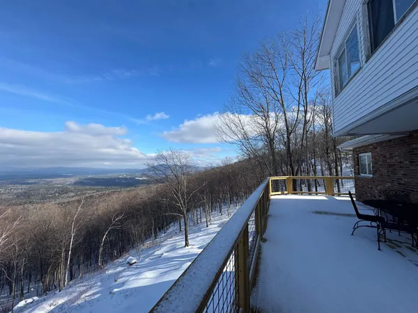 $750,000 | 57 Pearl Buck Drive, Unit 33, Winhall, VT 05340
