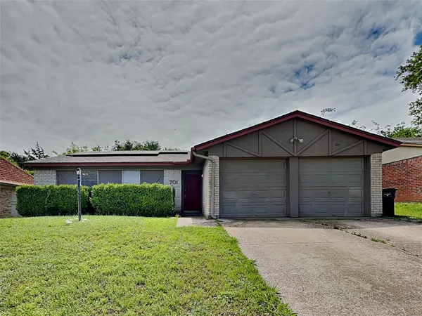 $1,800 | 701 Admiralty Way, Fort Worth, TX 76108