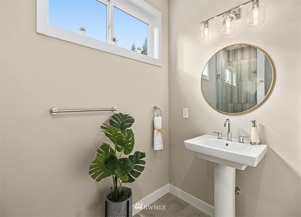 11838 79th Avenue South Seattle, WA 98178 - Photo 14 of 40
