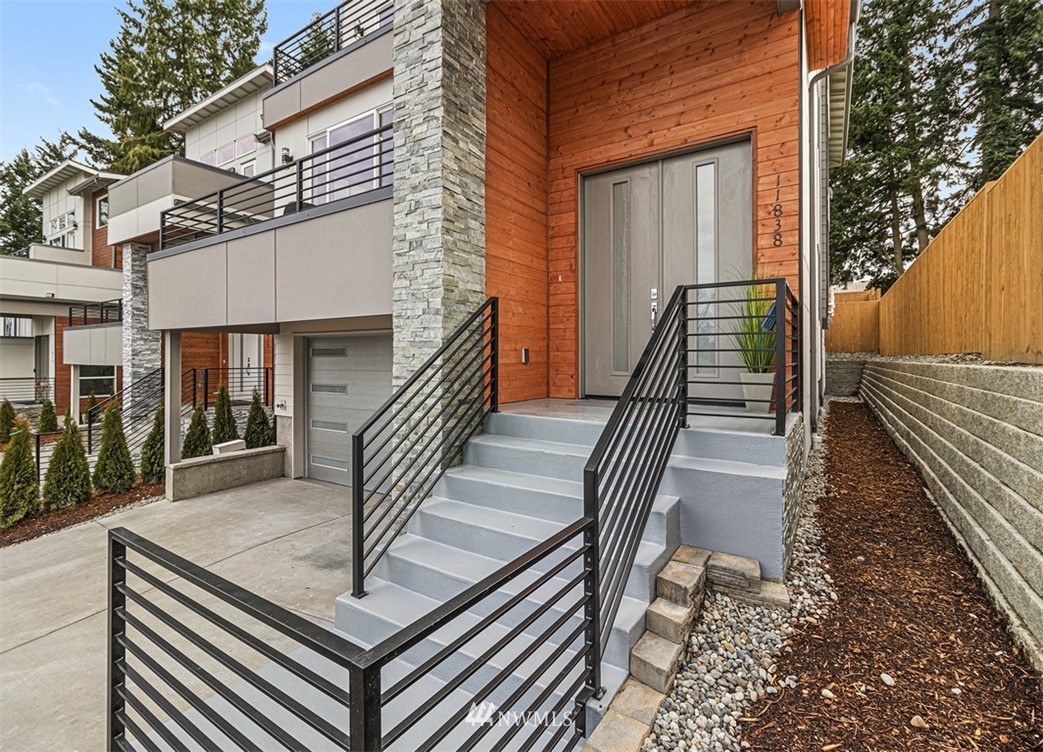 11838 79th Avenue South Seattle, WA 98178 - Photo 4 of 40