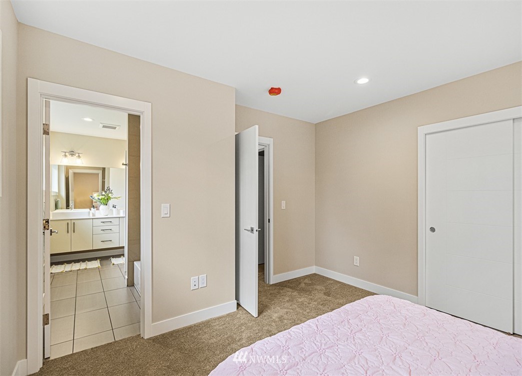 11838 79th Avenue South Seattle, WA 98178 - Photo 32 of 40