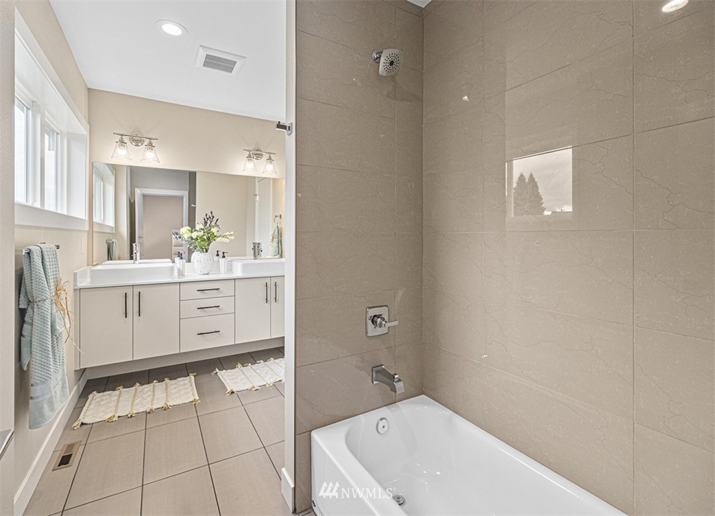 11838 79th Avenue South Seattle, WA 98178 - Photo 33 of 40