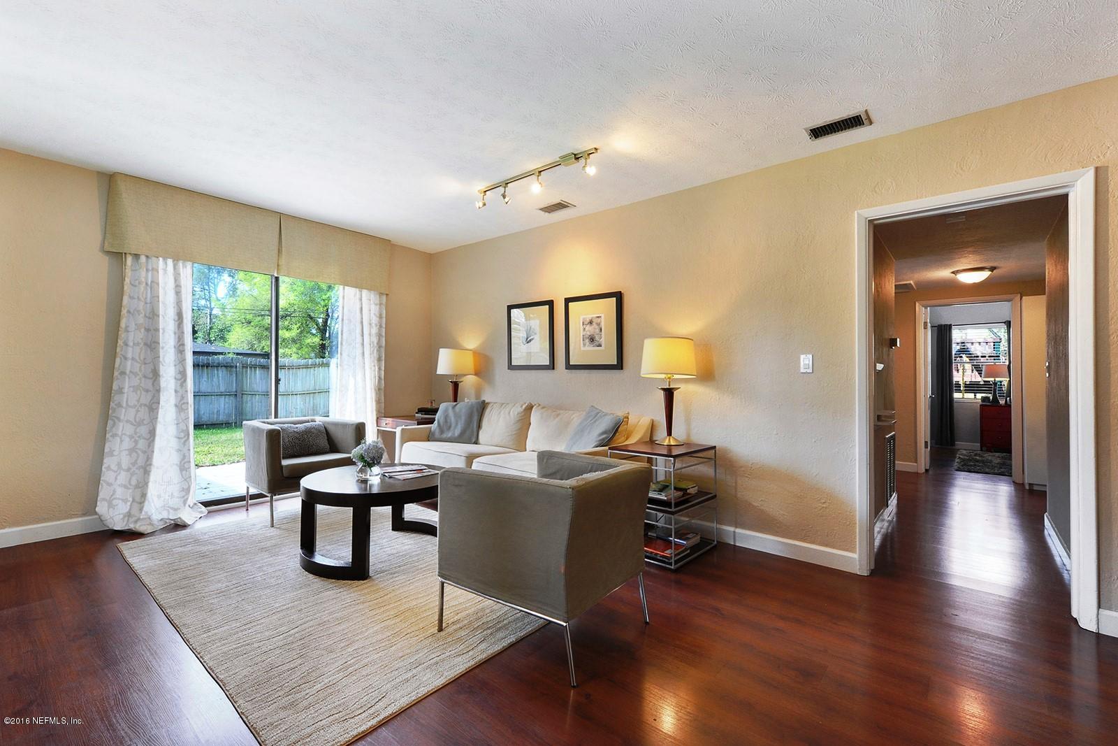 6164 Suwanee Road Jacksonville, FL 32217 - Photo 8 of 23 Living Room