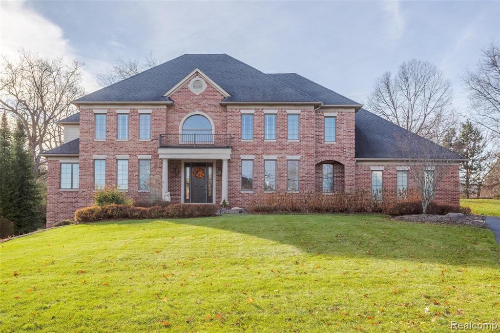 701 Wellington Circle Rochester Hills, MI 48309 - Photo 2 of 54
