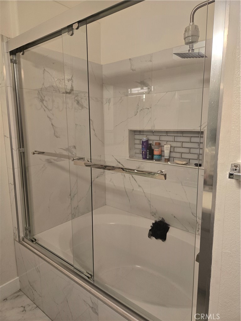 33860 Bell Thousand Palms, CA 92276 - Photo 19 of 49 a bathroom with a shower