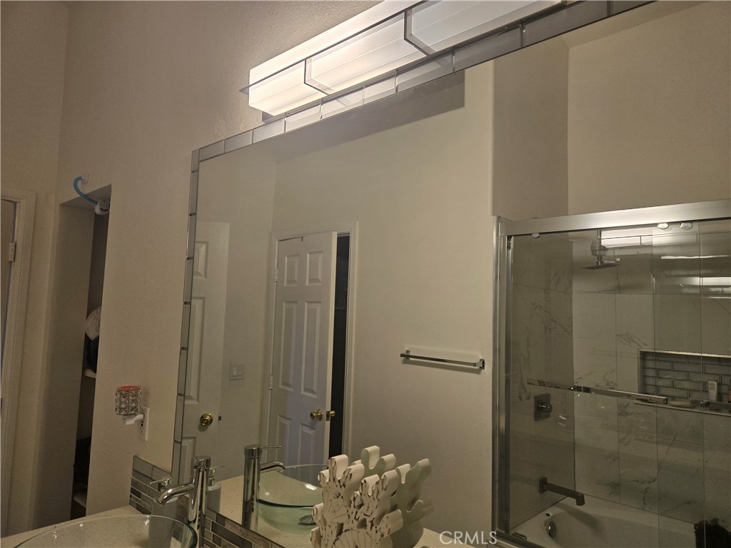 33860 Bell Thousand Palms, CA 92276 - Photo 21 of 49 a bathroom with a shower