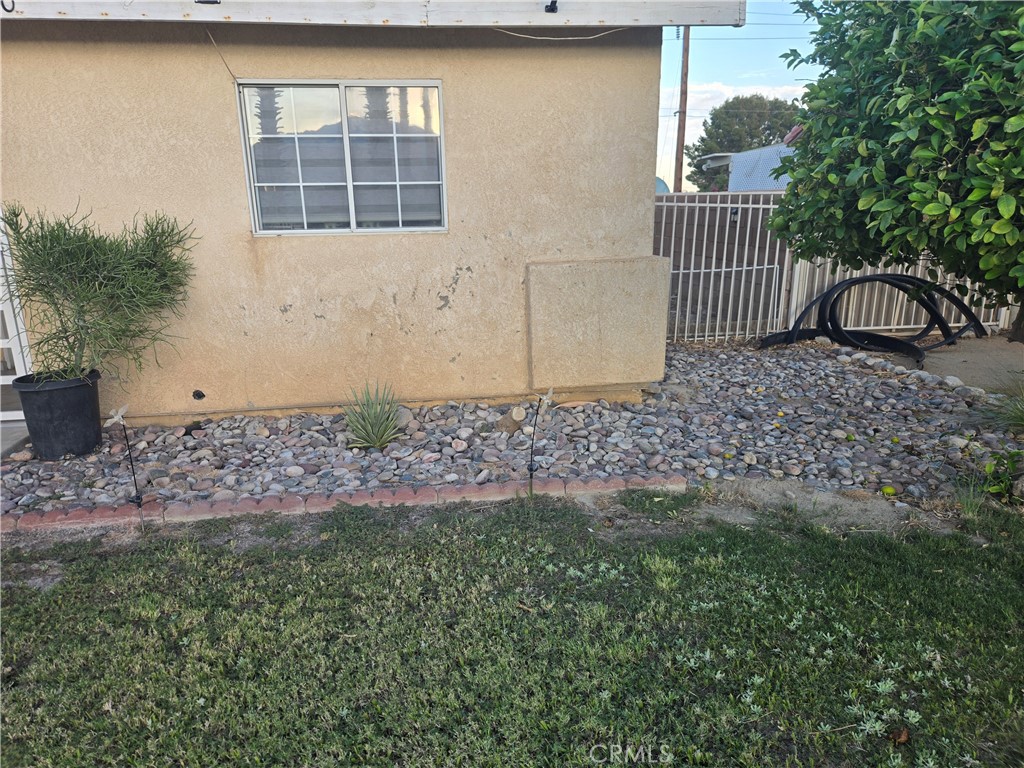 33860 Bell Thousand Palms, CA 92276 - Photo 4 of 49 a backyard of a house with lots of green space