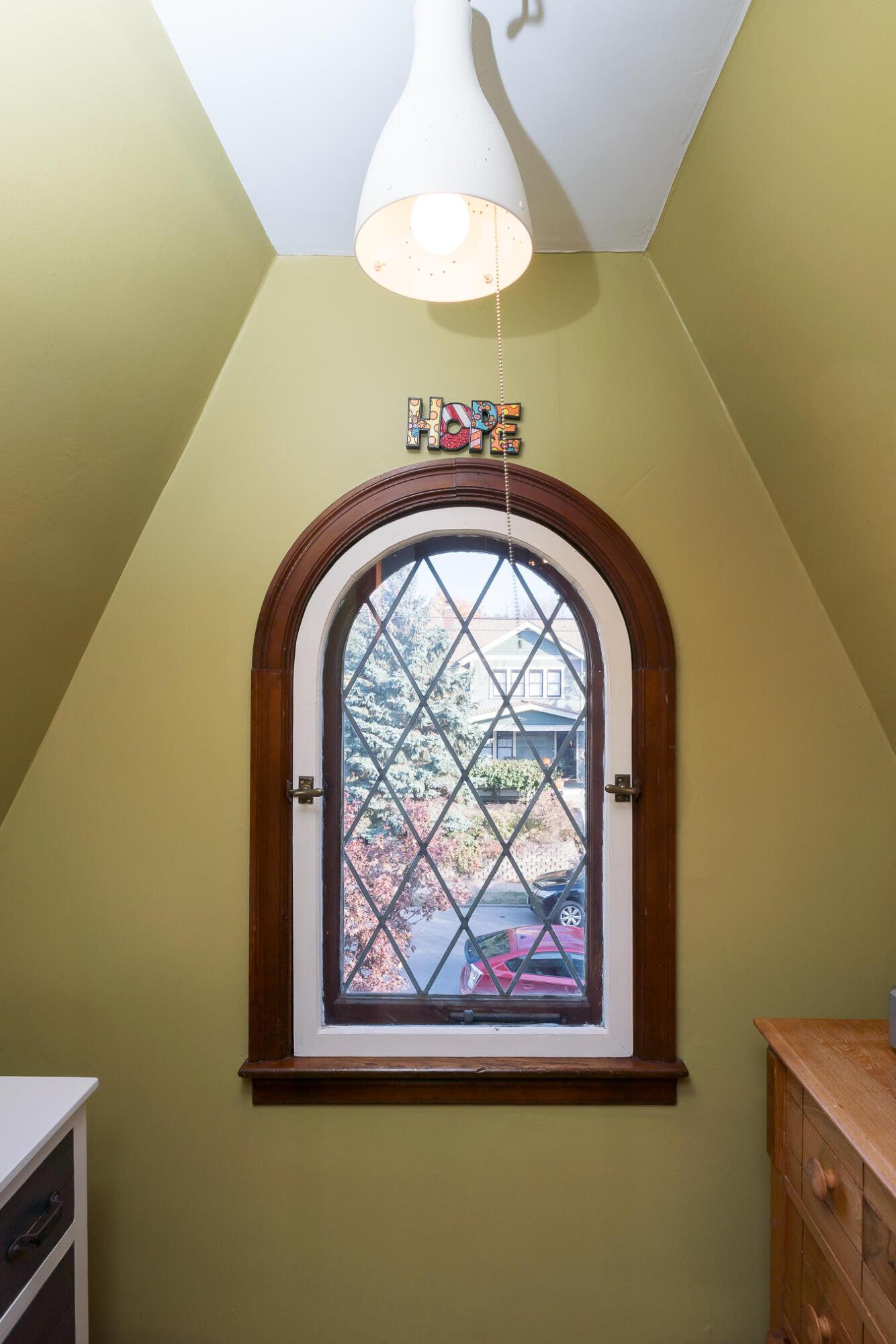 459 Tibet Road Columbus, OH 43202 - Photo 21 of 42 Reading nook, closet, charming arched window