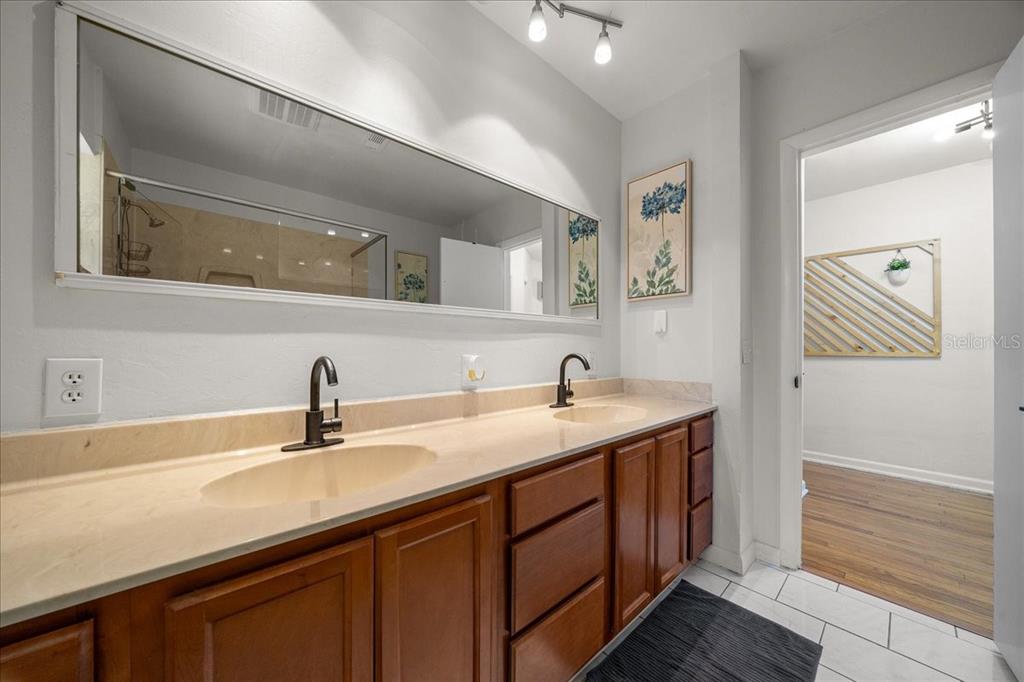 2475 Southwest 7th Avenue Ocala, FL 34471 - Photo 20 of 35 a bathroom with a sink and a mirror