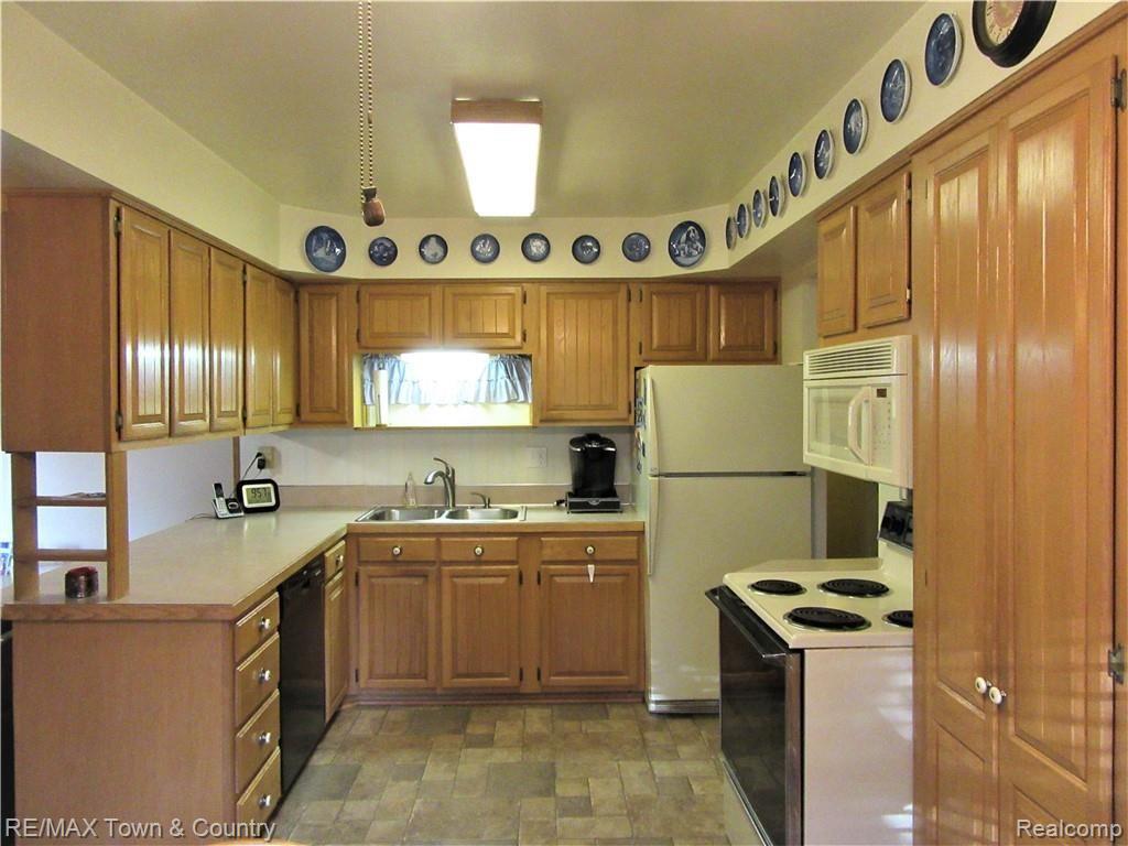 2453 Crane Road Fenton, MI 48430 - Photo 9 of 17