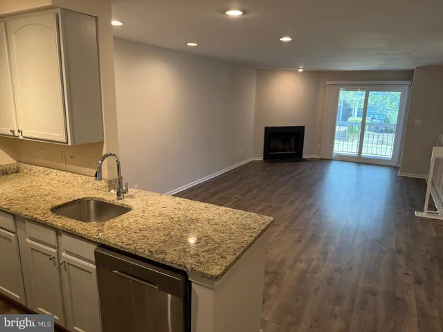 $2,000 | 13513 Orchard Drive, Unit 3513, Clifton, VA 20124