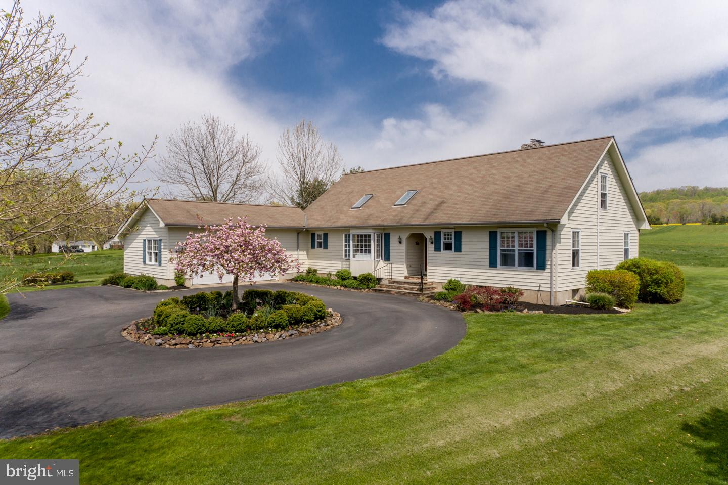 295 Pennington Harbourton Road Pennington, NJ 08534 - Photo 3 of 46 Front with circular driveway