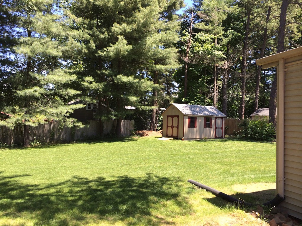 22 Lindsay Road Springfield, MA 01128 - Photo 3 of 22