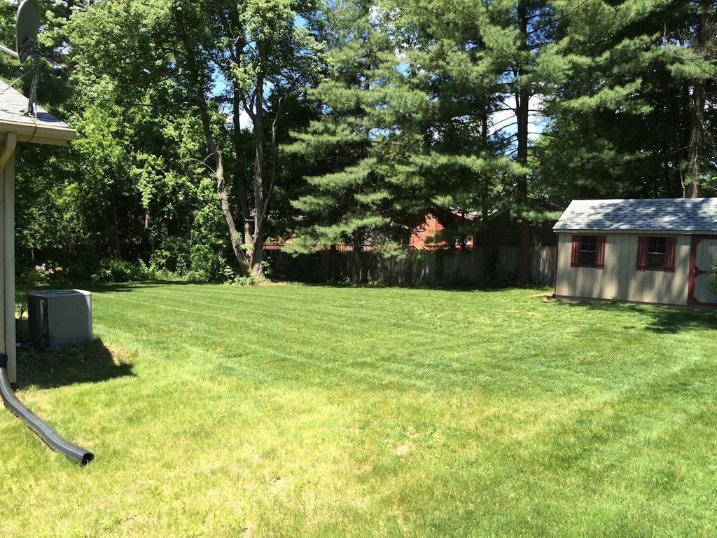 22 Lindsay Road Springfield, MA 01128 - Photo 4 of 22