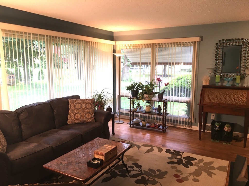 22 Lindsay Road Springfield, MA 01128 - Photo 8 of 22