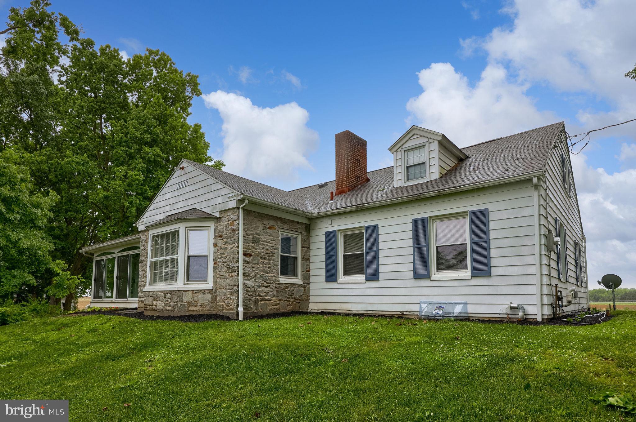 145 Weaver Road Lancaster, PA 17603 - Photo 12 of 87 a front view of a house with a garden