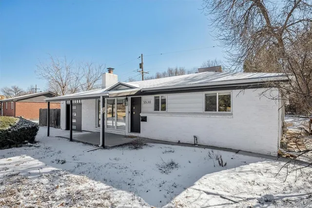a view of a house with a backyard