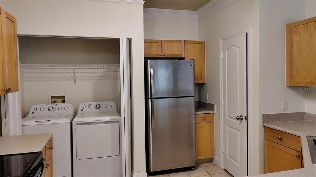 8813 Villa View Circle, Unit 104 Orlando, FL 32821 - Photo 3 of 14 a utility room with dryer and washer