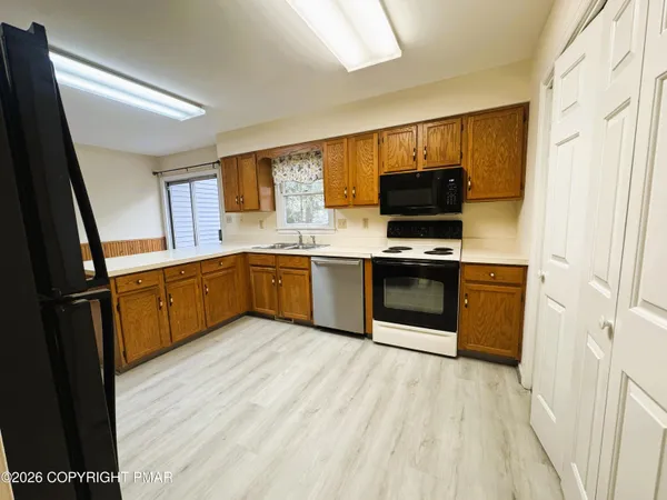 $2,500 | 124 Eaglesmere Circle, Unit 20, East Stroudsburg, PA 18301