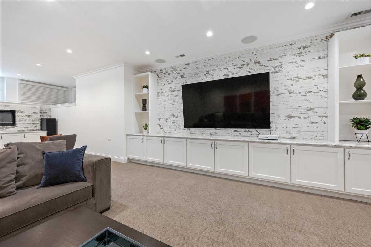 1019 West George Street Chicago, IL 60657 - Photo 29 of 43