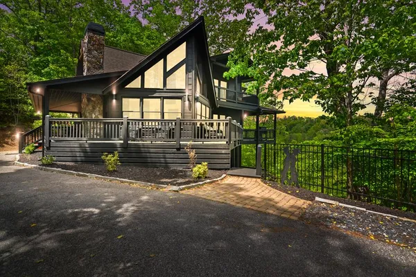 $869,900 | 305 Skybound Road, Blue Ridge, GA 30513