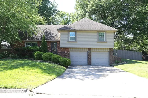 $289,000 | 1908 Countryside Drive, Pittsburg, KS 66762