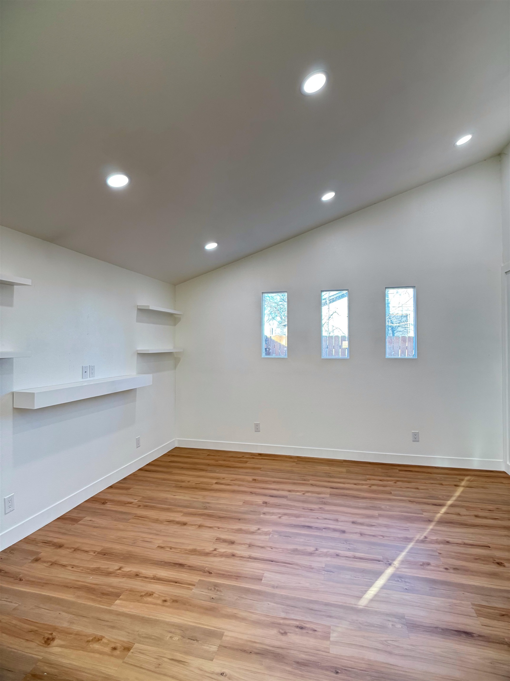 409 Ave R Marble Falls, TX 78654 - Photo 2 of 18