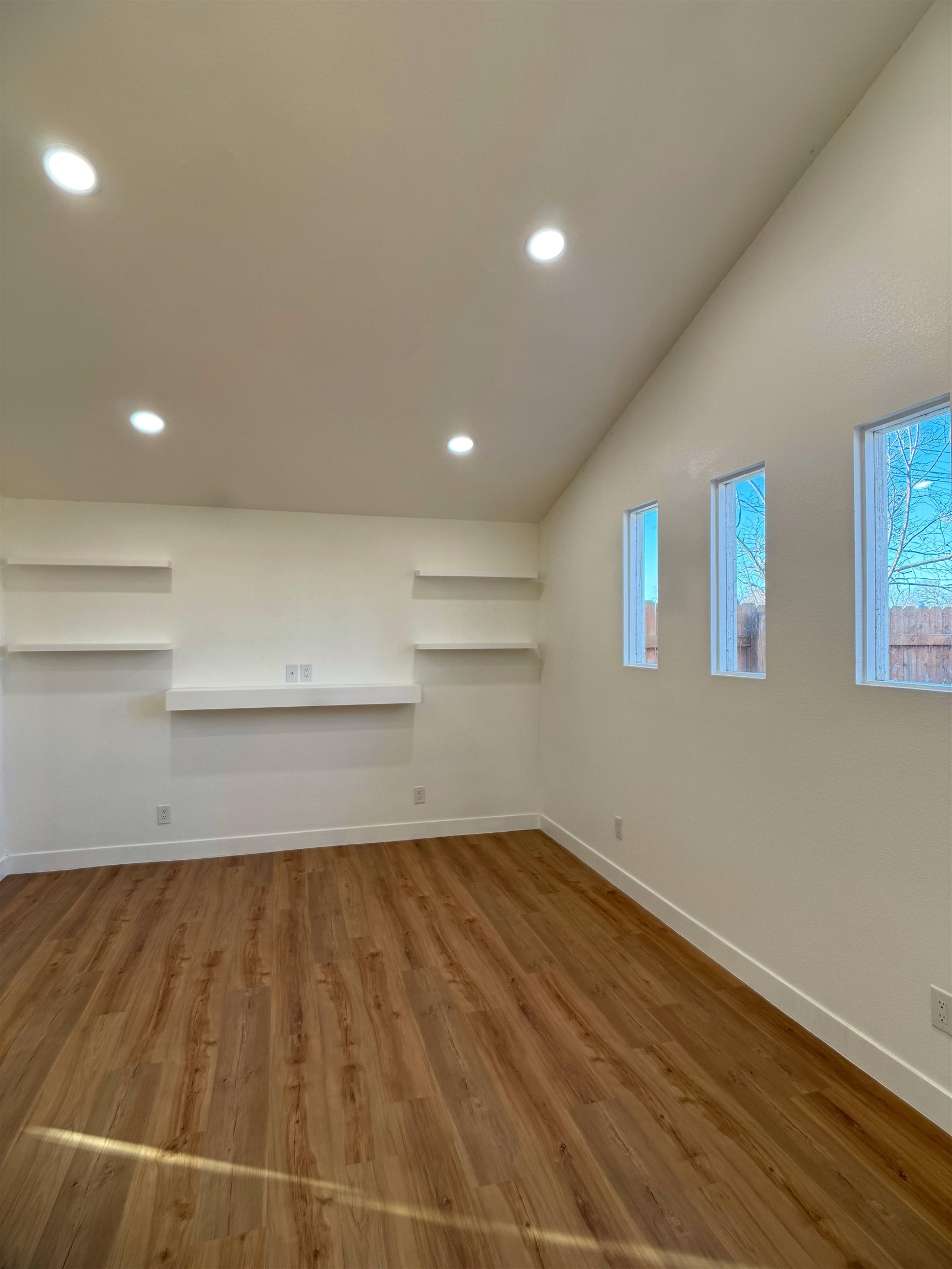 409 Ave R Marble Falls, TX 78654 - Photo 3 of 18