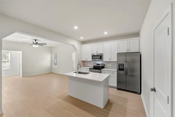 $1,725 | 716 West Dallas Street, Conroe, TX 77301