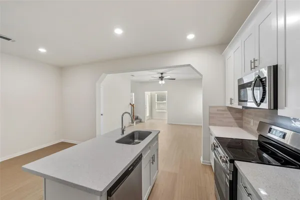 $1,725 | 716 West Dallas Street, Conroe, TX 77301