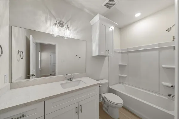 $1,725 | 716 West Dallas Street, Conroe, TX 77301