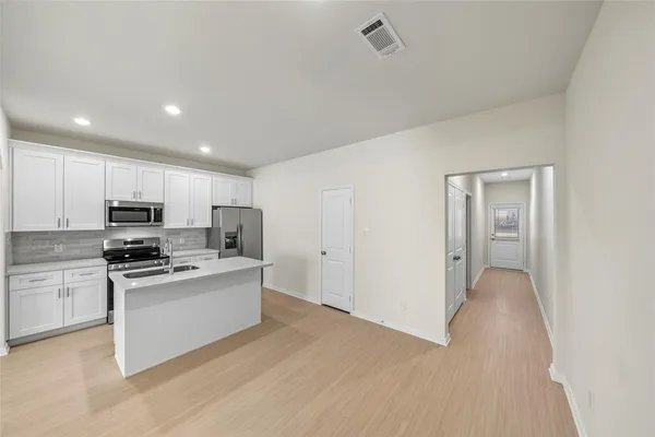 $1,725 | 716 West Dallas Street, Conroe, TX 77301