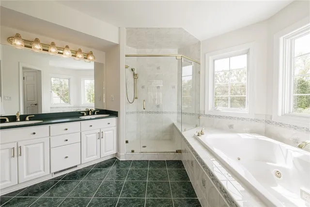 $1,240,000 | 51 Stablegate Drive, Penfield, NY 14580