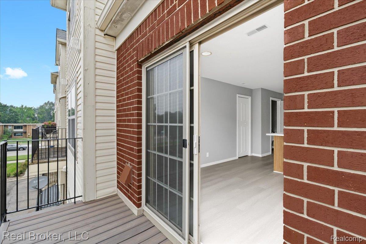 1546 Devon Lane Troy, MI 48084 - Photo 21 of 46 Balcony