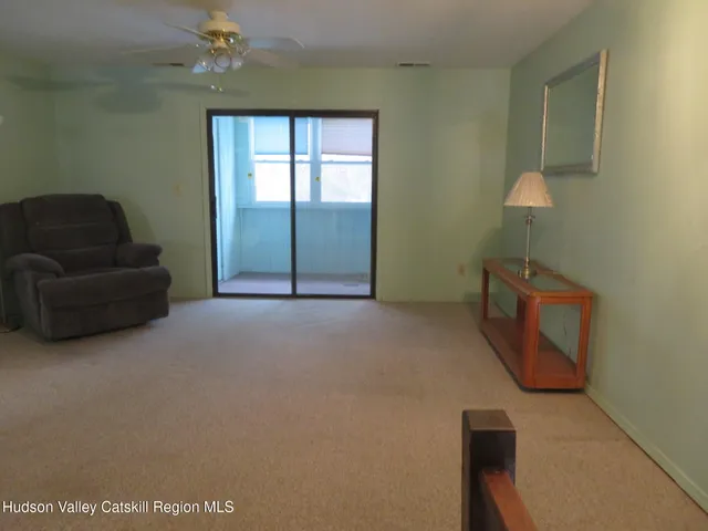a view of livingroom with furniture