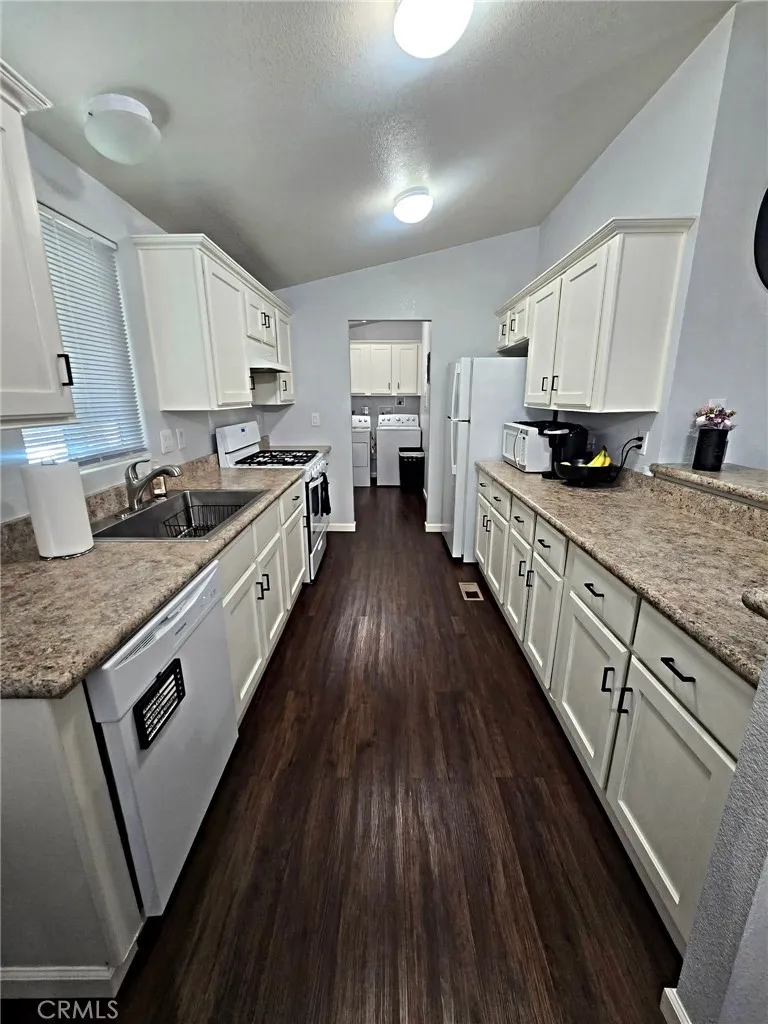 20843 Waalew Road, Unit C31 Apple Valley, CA 92307 - Photo 4 of 15