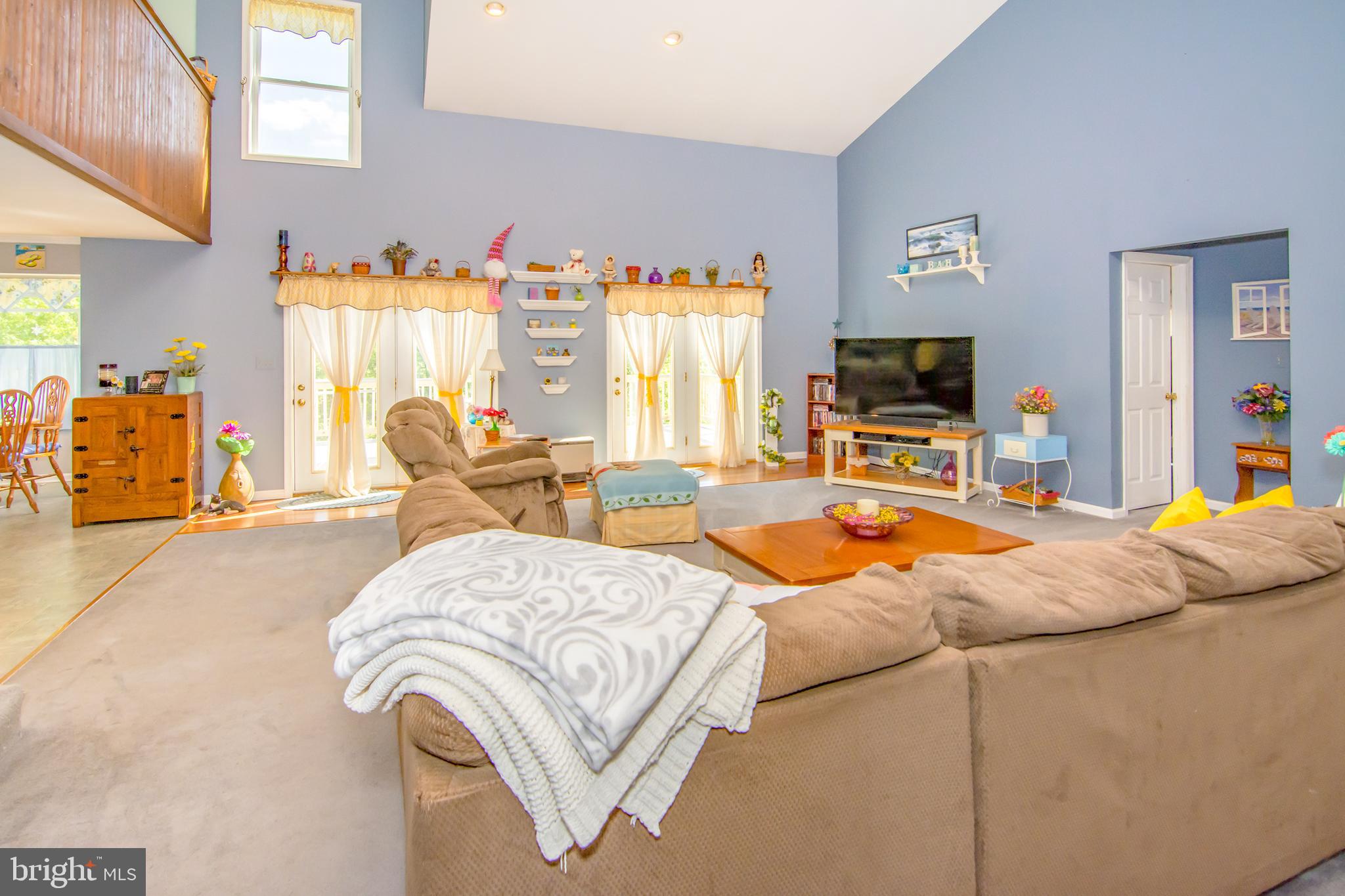 2859 Patapsco Road Finksburg, MD 21048 - Photo 4 of 34 Sprawling great room.