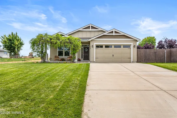$520,000 | 1720 West King Street, Grandview, WA 98930