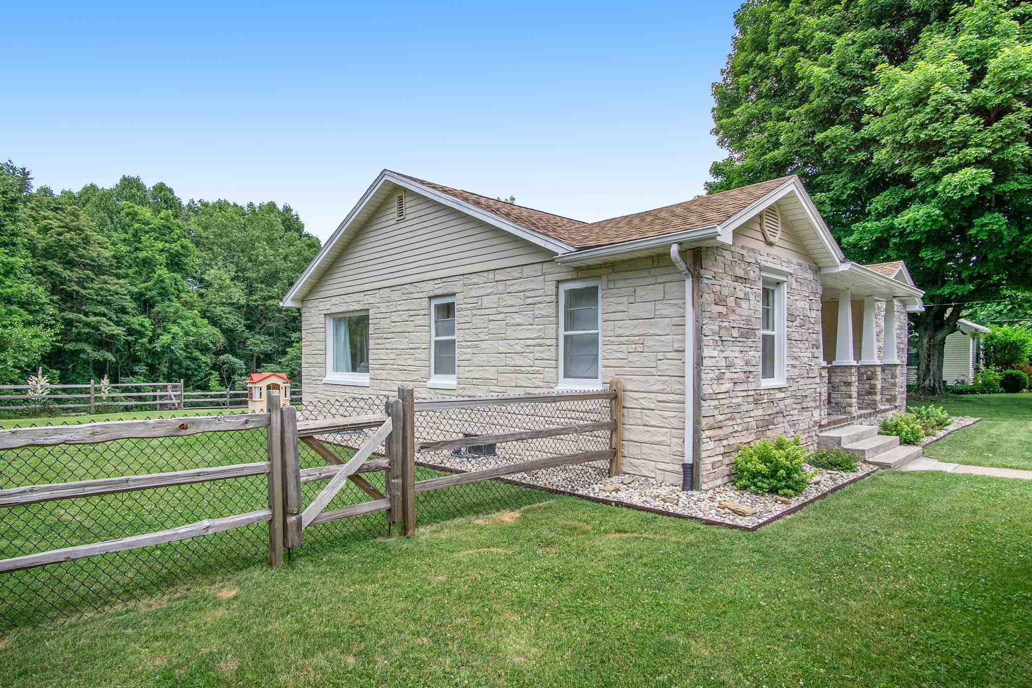 3441 Locust Road South Bend, IN 46614 - Photo 3 of 30 Gallery Image 3