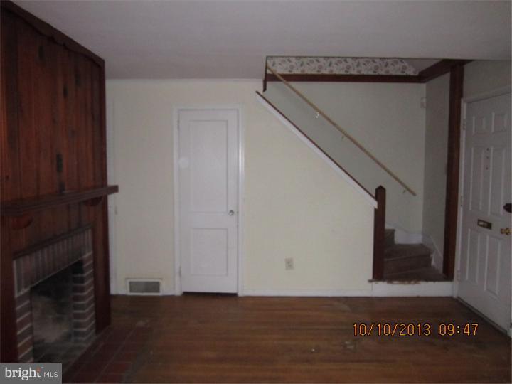 2314 Patton Road Abington, PA 19001 - Photo 4 of 12 Living Room